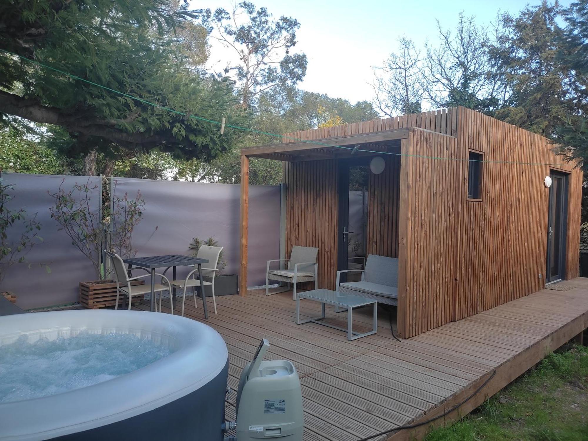 Joli Studio Climatise Avec Jacuzzi Prive Et Entree Independante Fréjus Exteriér fotografie